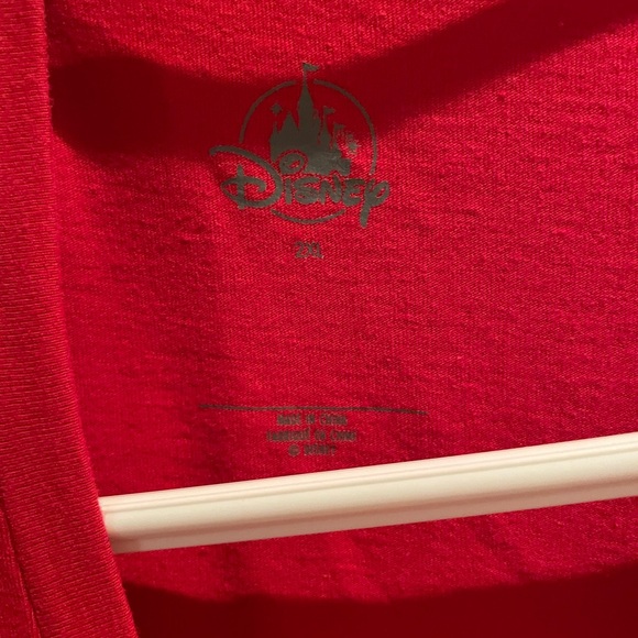 Disney Queen of Hearts Alice in Wonderland “Before Coffee…” Red T-Shirt - Picture 3 of 5